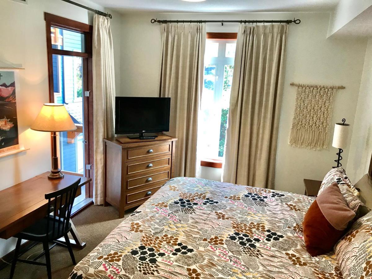 Luxurious & Spacious Mountain Retreat Canmore Eksteriør billede