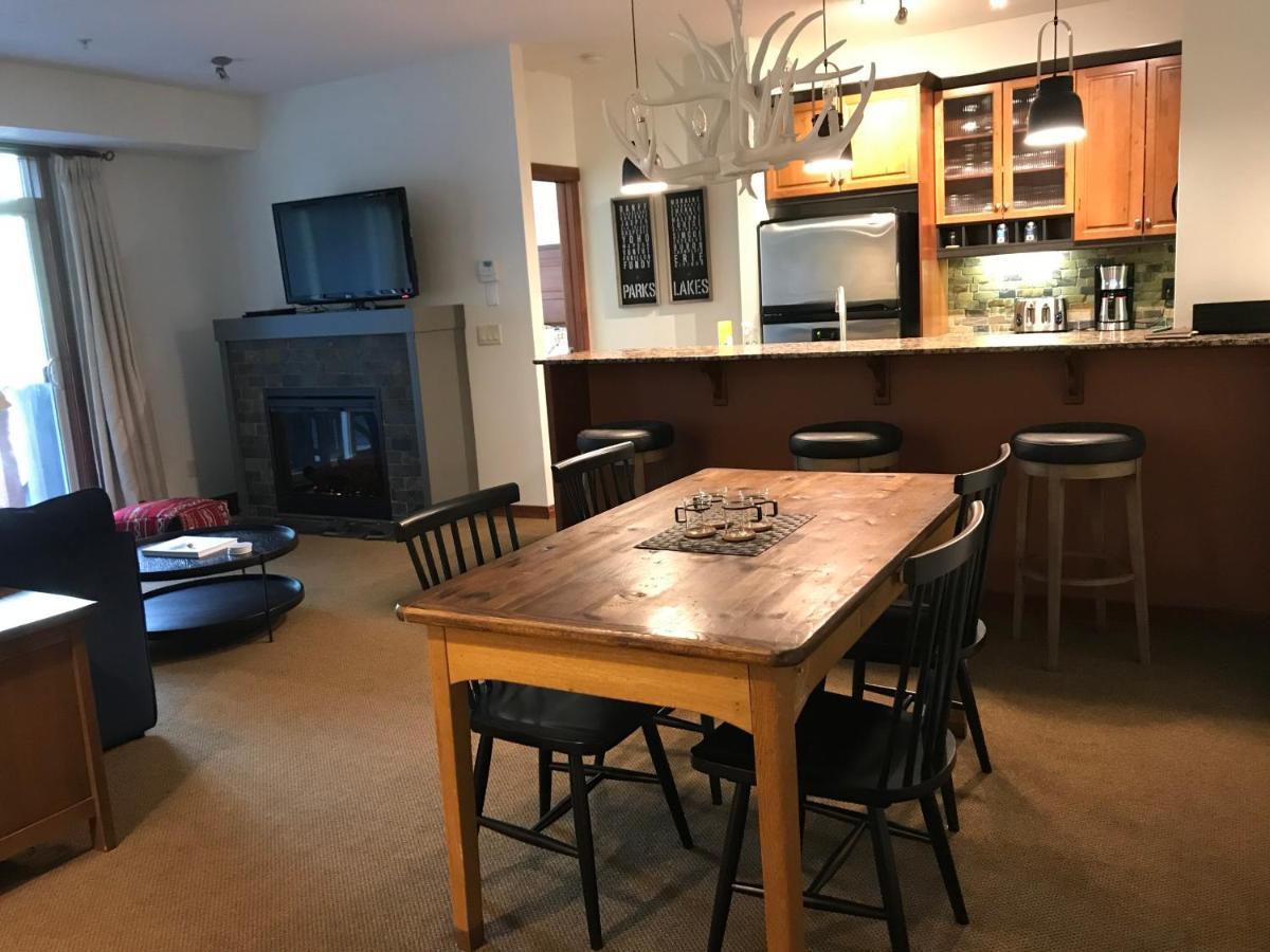 Luxurious & Spacious Mountain Retreat Canmore Eksteriør billede