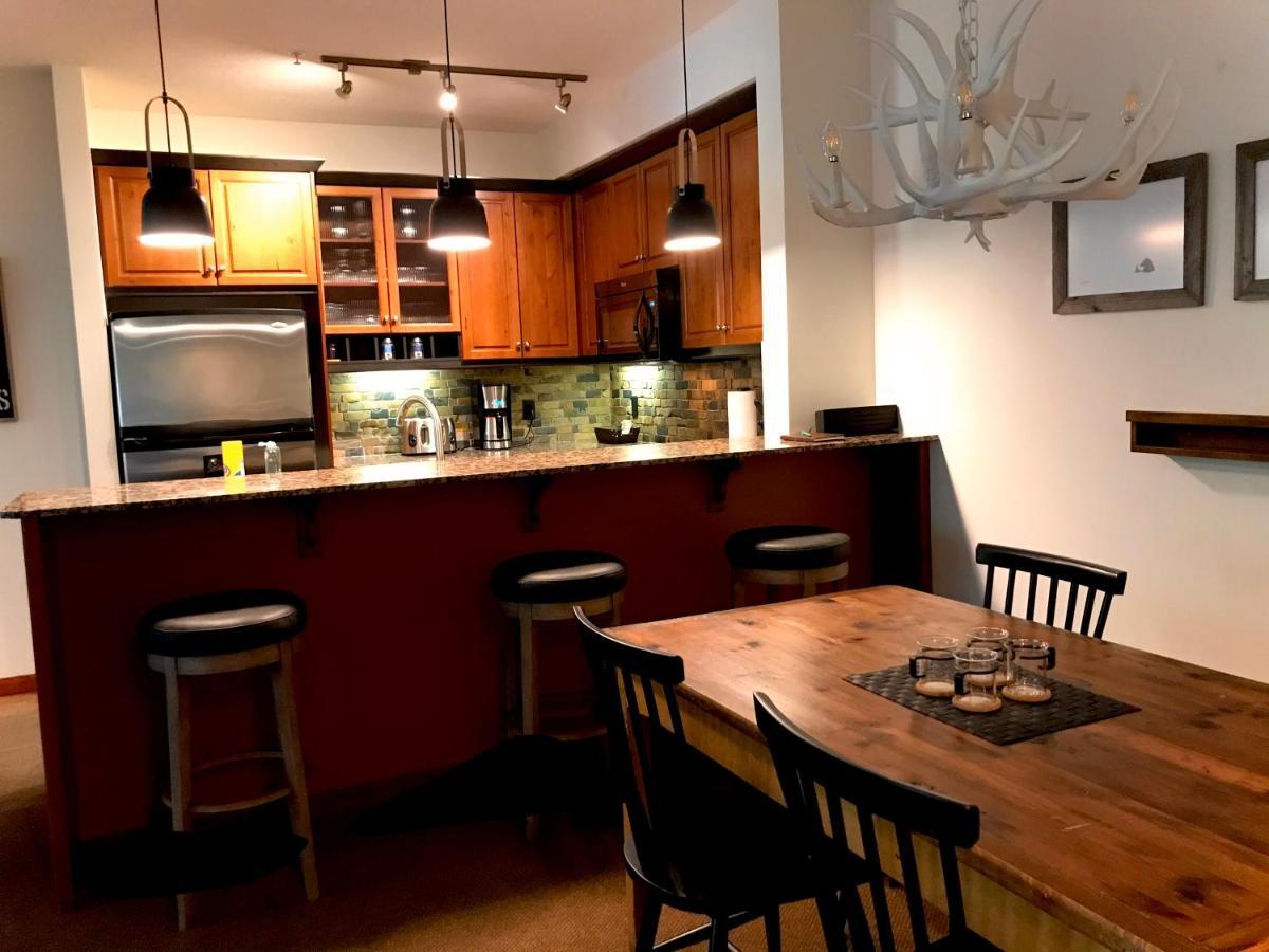 Luxurious & Spacious Mountain Retreat Canmore Eksteriør billede