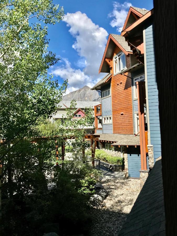 Luxurious & Spacious Mountain Retreat Canmore Eksteriør billede