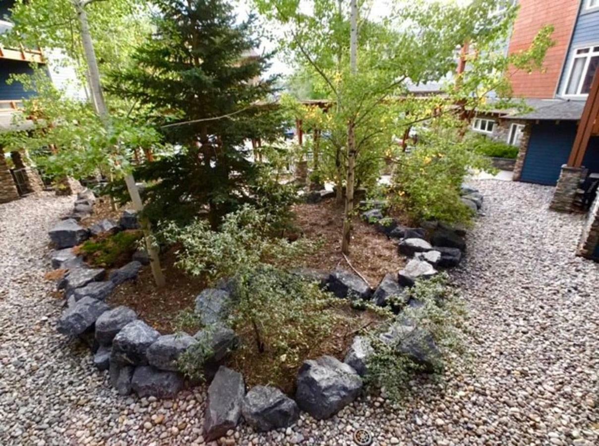 Luxurious & Spacious Mountain Retreat Canmore Eksteriør billede
