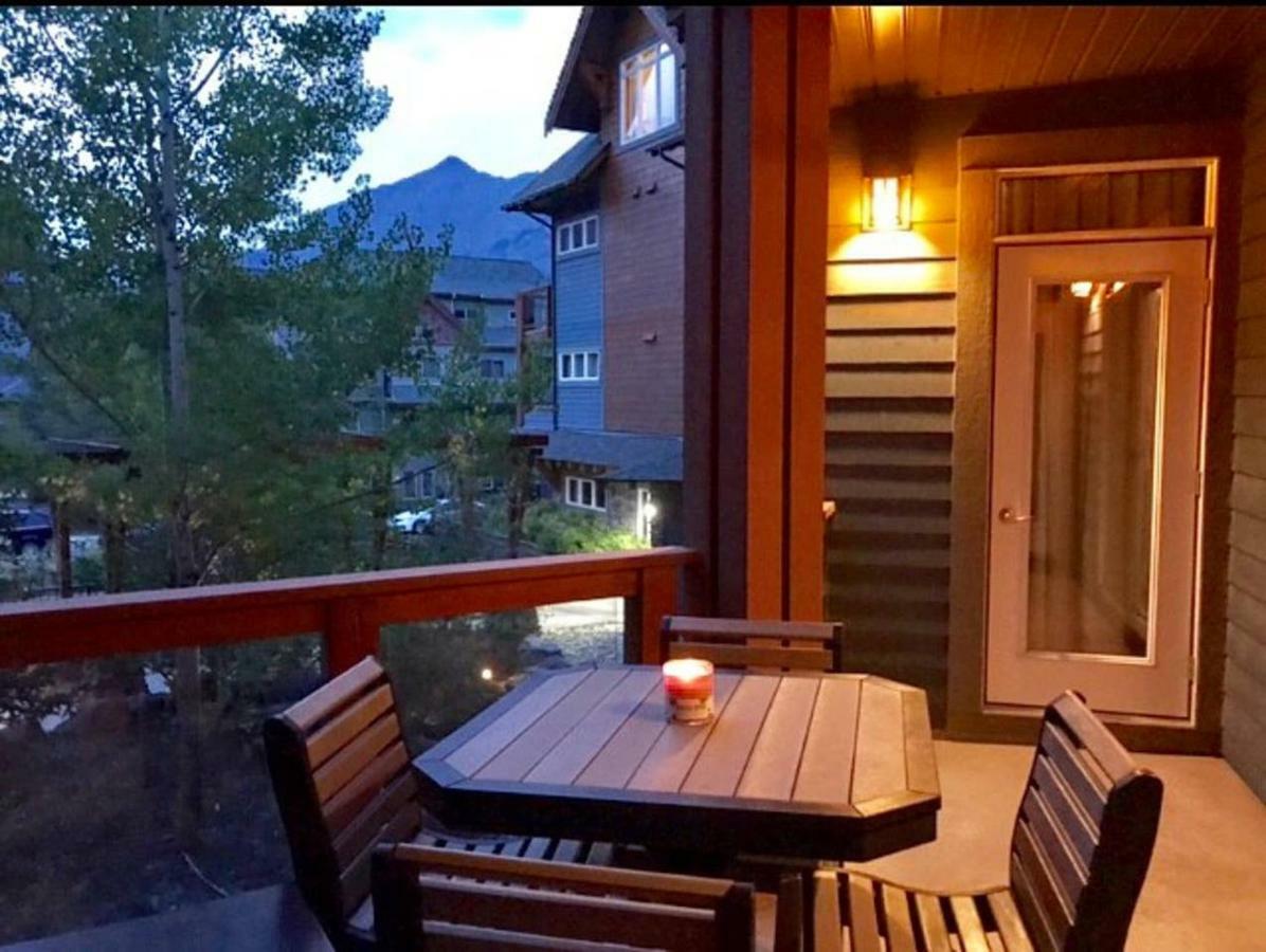 Luxurious & Spacious Mountain Retreat Canmore Eksteriør billede